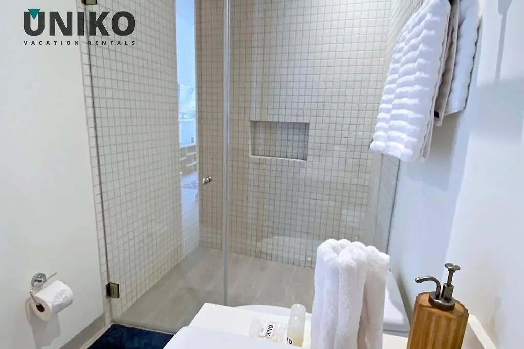 1 Block To The Beach 2Br 6Pax Rooftop Pool King Bed Playa del Carmen Apartment
